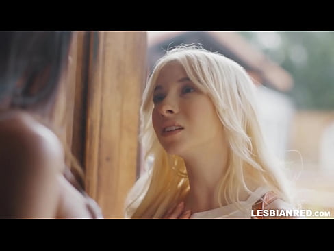❤️ Umuwi si Girl pagkalipas ng ilang buwan at kinain niya ang puki ng kanyang madrasta ️❌ super porn sa amin ️❤