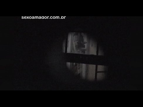❤️ Si Blondie ay lihim na nakunan ng video ng isang voyeur ng kapitbahayan na nakatago sa likod ng mga guwang na brick ️❌ super porn sa amin ️❤
