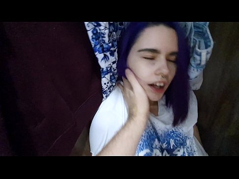 ❤️ Natagpuan ang aking kapatid na babae sa aparador at tinulungan ang kanyang cum ️❌ super porn sa amin ️❤